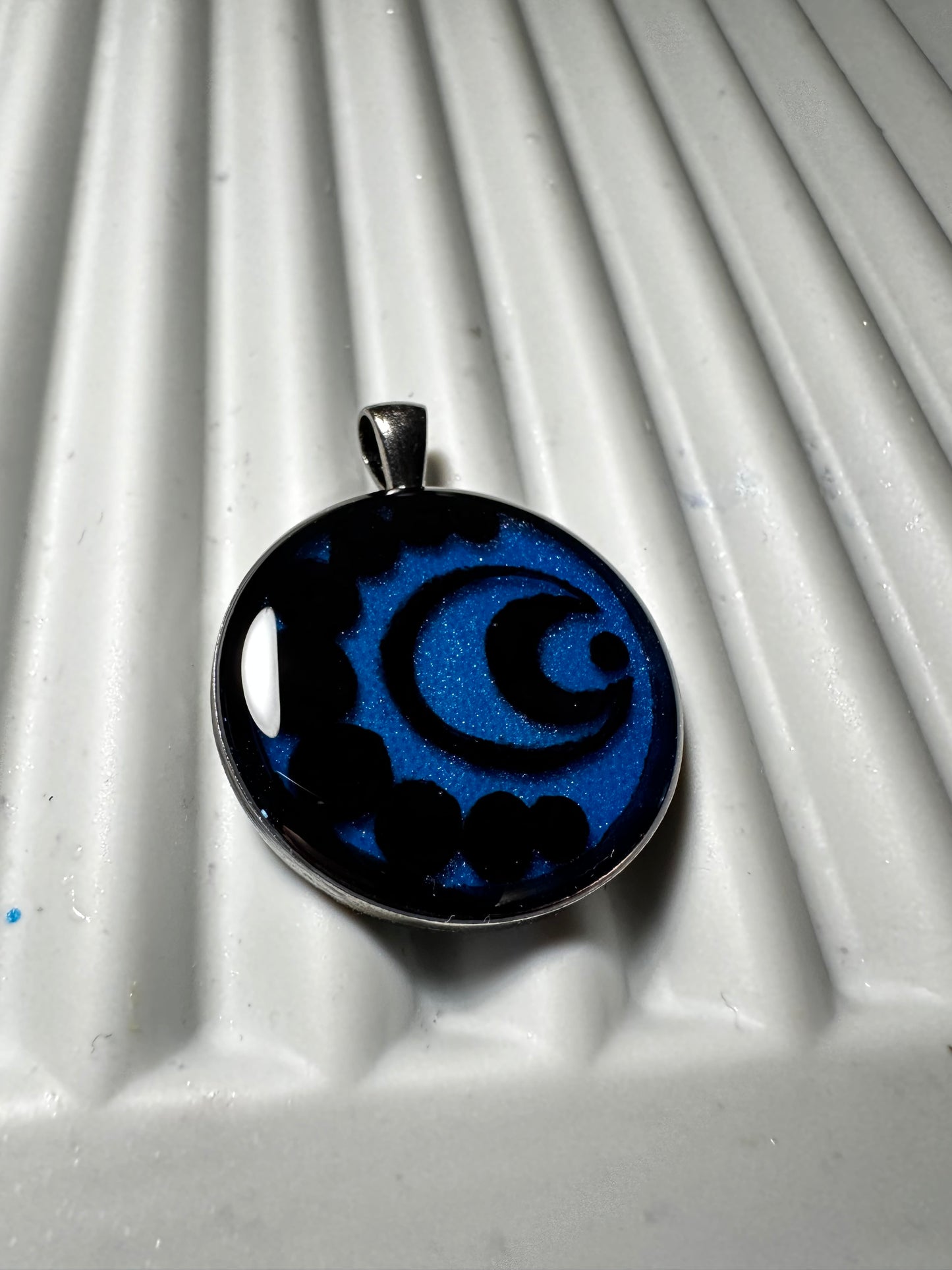 Loric Pendants 2.0 Glow in the Dark Lorien Legacies I Am Number Four Symbols